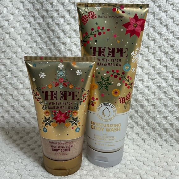 Bath and Body Works Holiday Winter Peach Marshmallow Bundle - Picture 1 of 3
